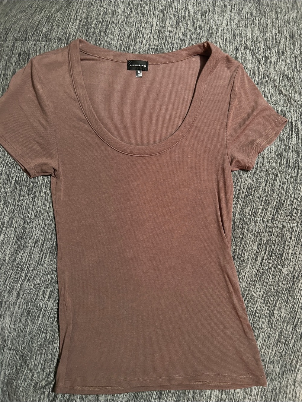 Buckle Short Sleeve Scoop Neck Tee - Mauve Brown